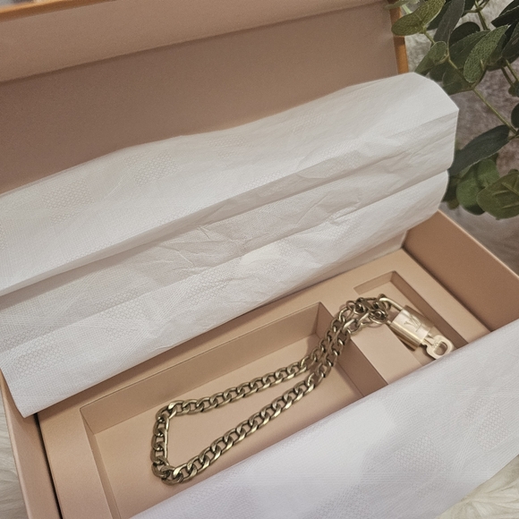 Louis Vuitton bundle: Lock & key with chain + box & card holder 💯 - Picture 5 of 9